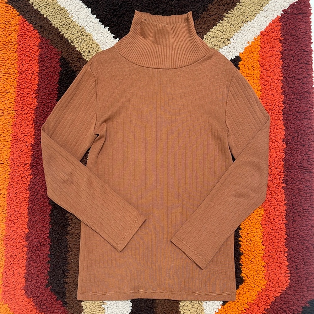 Fin & Vince Hazelnut Turtleneck